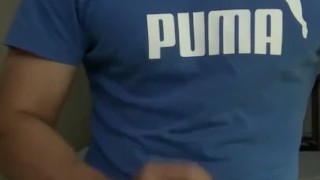Punheta até gozar assistindo vídeos, me masturbei e gozei