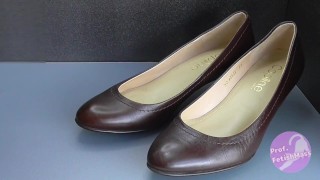 Shoe fetishism　　茶色いハイヒールにぶっかける