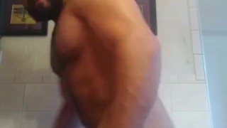 Muscular bodybuilder nude flexing and jerking off