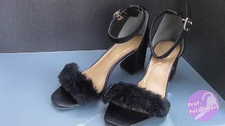 Shoe fetishism 黒いファーハイヒールに射精する