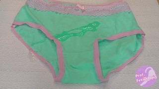 女性用パンティ（緑色）にぶっかけ