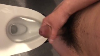 密かにトイレでオナニー/素人射精動画デビュー