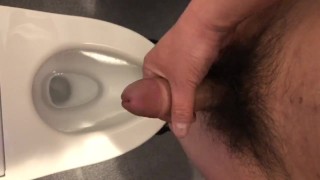 密かにトイレでオナニー/素人射精動画デビュー