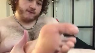 20 year old bare foot licking solo