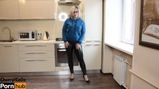 SEXY TIGHT LEGGINGS AND TASTY THICK THIGHS