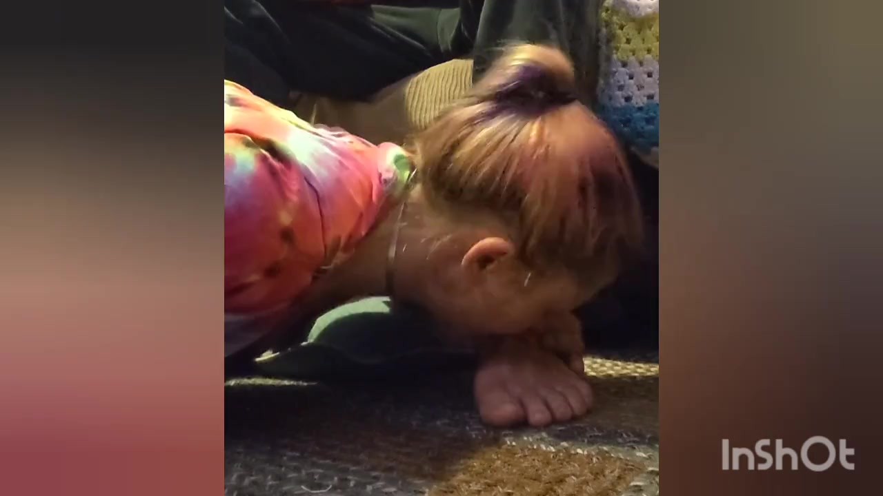 pixieservesHim cock worship while He games : battle with Valkyrie Queen on  GOW