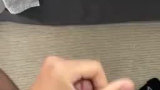 Guy Cums all over himself 
