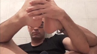 Me gusta abrirme el culo con mis juguetes y que me vean