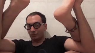 Me gusta abrirme el culo con mis juguetes y que me vean