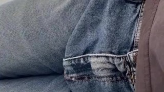 Im Bett in die Jeans gemacht