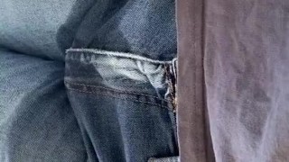 Im Bett in die Jeans gemacht