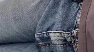 Im Bett in die Jeans gemacht