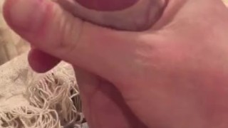 I want to to watch me jerk offf and cummm 