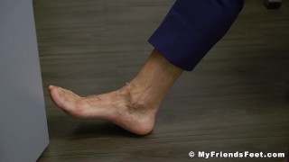 Muscular hunk Skyy Knox foot worshiped by his buddy in suit