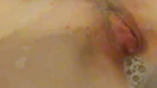 Shaving pussy