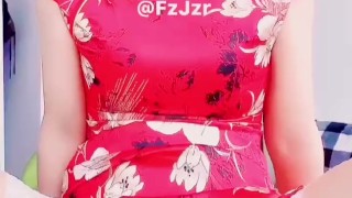 漂亮的人妻穿红旗袍做爱