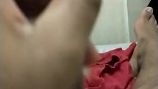 A mi ex le gusta ver su pene botando su leche ( estamos lejo y me pide masturbarme) 