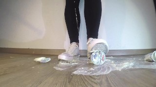 White Converse food crush Jogurt Trailer