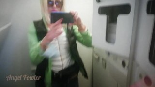 How to pee in the airplane toilet 