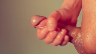 【無修正】連続射精後、空っぽのちんぽから最後の一滴まで精液搾り出す