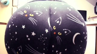 Bubble Butt Kitty Pants Wedgie