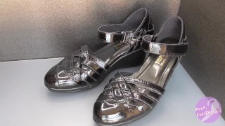 Shoe fetishism 靴フェチ　黒いサンダルにぶっかける