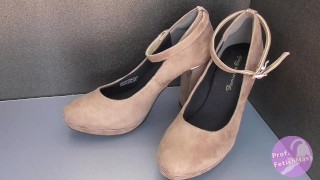 Shoe fetishism 靴フェチ　ベージュのハイヒール