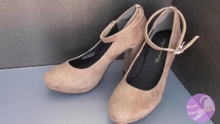 Shoe fetishism 靴フェチ　ベージュのハイヒール