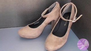 Shoe fetishism 靴フェチ　ベージュのハイヒール