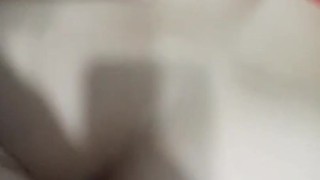 Gostosa dando de quatro e ganhando gozada na raba