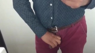 Masturbación en oficina
