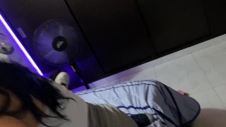 ACTIVO SU VIBRADOR EN FRENTE DE SU NOVIO