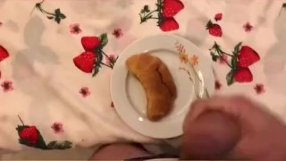 Cornetto farcito con calda sborra