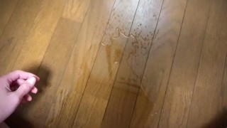 【日本人】射精直後のおしっこを床に垂れ流す変態【#48】
