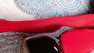 Laura on Heels amateur 2021 wearing red pantyhose and black platform high heels