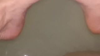  Watch me soak in the bathtub & release some Farts, Queefs & accidentally pee while pushing them out