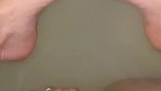  Watch me soak in the bathtub & release some Farts, Queefs & accidentally pee while pushing them out