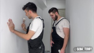 le rompe el culo a su compañero en el trabajo