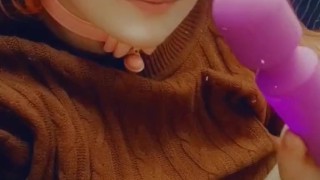 Amateur slut plays with her new toy