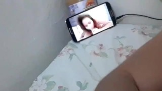 Me hago la paja viendo porno