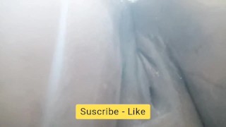 Hielo derritiendose en mis tetas y coño