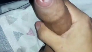 Jugando con mi verga caliente y dura