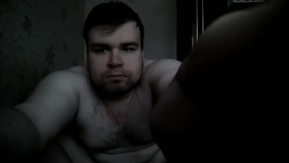 Артем сам себе дрочит ногами лижет ноги self suck autofellatio self footjob