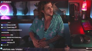 Gamer Boy Forgets to Turn Off his Twitch Stream before Jerking Off