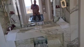 Wanking in a 4500 dolar suite in laussanne