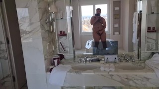 Wanking in a 4500 dolar suite in laussanne