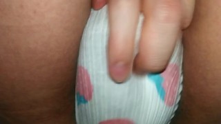 男子大学生がかわいいパンツを我慢汁で汚しながらオナニー