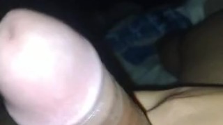 Escucho a los compañeros de alado coger y me exita y me la jalo rico