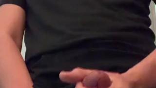 MASTURBANDOME EN EL TRABAJO