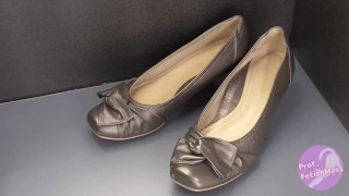 Shoe fetishism 靴フェチ　金色ヒールにぶっかける